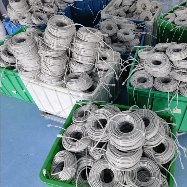 Usine de câble Ethernet de cordon de brassage de prix de gros, usine de fabrication sur mesure de croisement de câble de brassage, personnalisation de câble de raccordement sur demande fournisseur, fournisseur de câble réseau fini en Chine